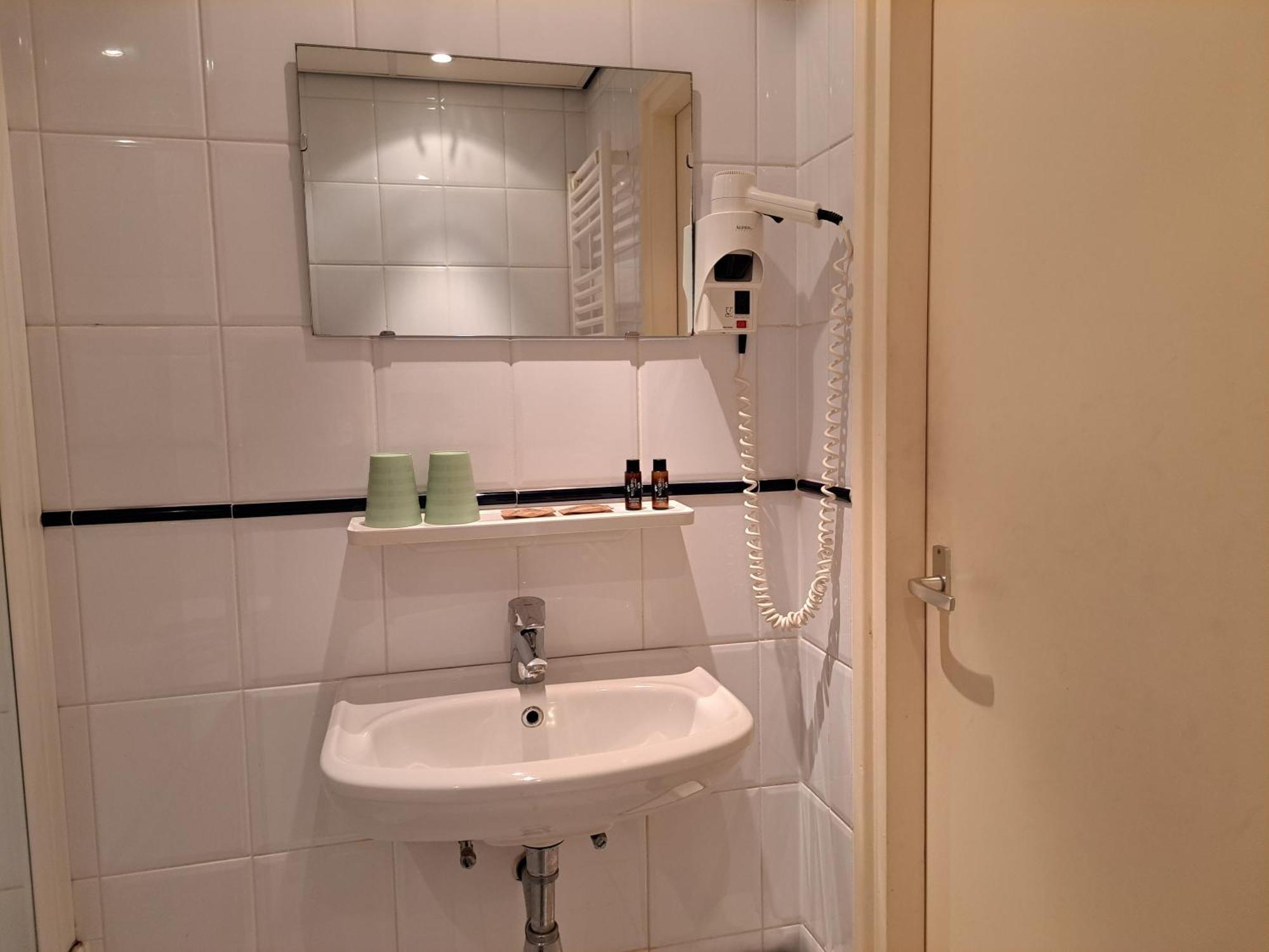 Hotel Restaurant Boven Groningen Делфзейл Екстериор снимка